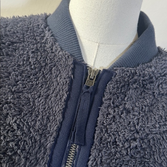 Patagonia Women Navy Fuzzy Comfy Full Zip Sherpa Bomber Jacket Athleisure Gorp M - Picture 7 of 12